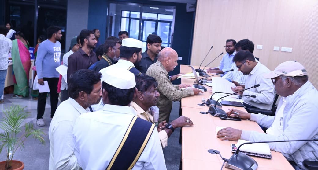 అర్జీల పరిష్కారం సత్వరమే చేయాలి:: జిల్లా కలెక్టర్ కోయ శ్రీ హర్ష